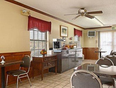 Super 8 By Wyndham Lakeland Esterno foto